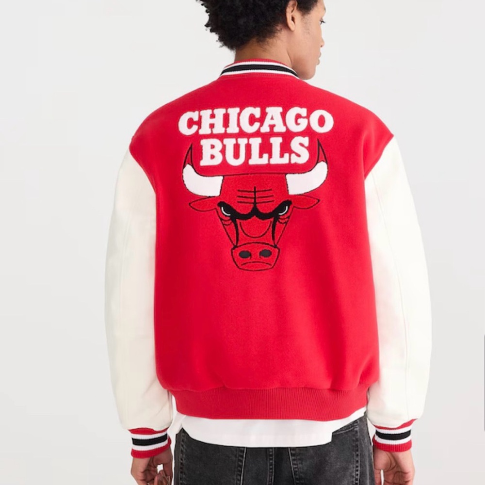 Chicago Bulls Red Varsity Jacket - Picture 2 of 5